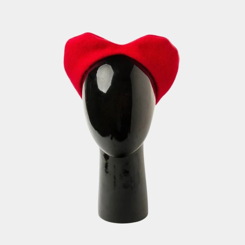 Béret en forme de cœur rouge
